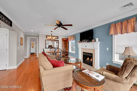Living - 35 Florence Ave, Leonardo, NJ 07737 photo 4 of 4