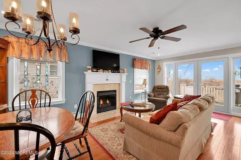 Living - 35 Florence Ave, Leonardo, NJ 07737 photo 3 of 4