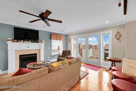 Living - 35 Florence Ave, Leonardo, NJ 07737 photo 1 of 4