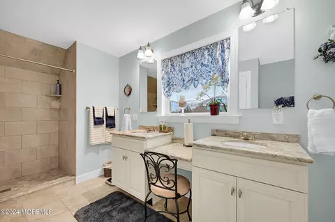 Bath - 35 Florence Ave, Leonardo, NJ 07737 photo 3 of 4