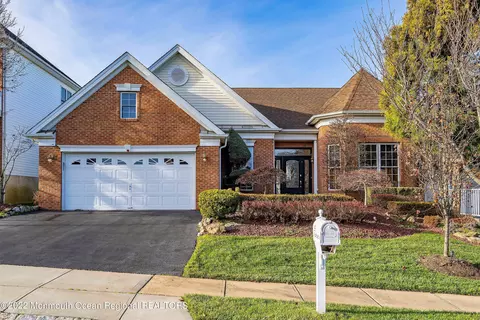 16 Winnie Palmer Ct, Monroe, NJ 08831