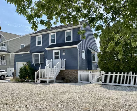 301 Maria Dr, Toms River, NJ 08753