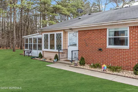 19 Monticello Dr #D, Whiting, NJ 08759