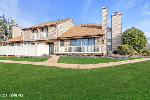 50 Cotswold Cir, Ocean, NJ 07712