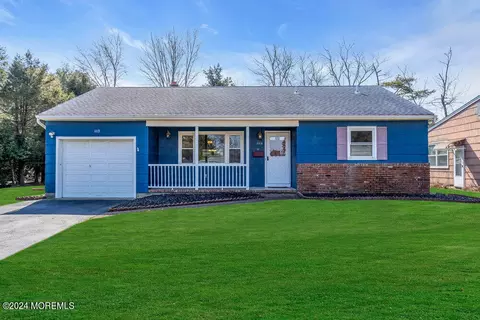 1113 Edgebrook Dr S, Toms River, NJ 08757