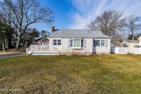 216 Foster Rd, Toms River, NJ 08753