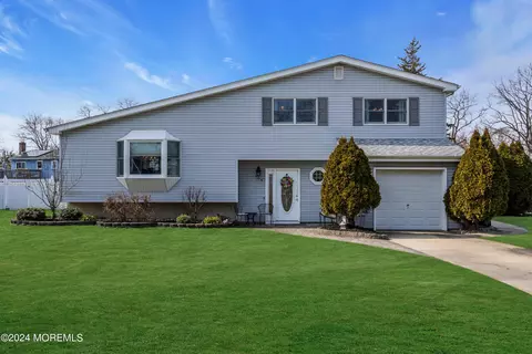 104 Baywood Dr, Toms River, NJ 08753