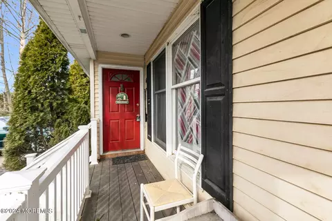 Exterior - 41 S Ward Ave, Rumson, NJ 07760 photo 2 of 10
