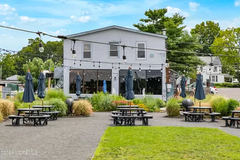 Exterior - 41 S Ward Ave, Rumson, NJ 07760 photo 6 of 10