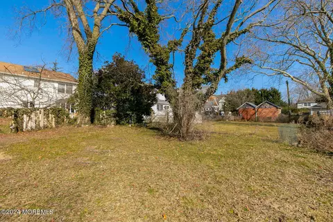 Exterior - 41 S Ward Ave, Rumson, NJ 07760 photo 3 of 10