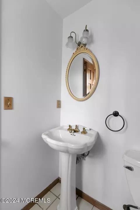 Bath - 41 S Ward Ave, Rumson, NJ 07760 photo 3 of 3