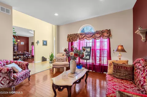 Living - 69 Picadilly Dr, Jackson, NJ 08527 photo 2 of 9