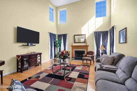 Living - 69 Picadilly Dr, Jackson, NJ 08527 photo 3 of 9
