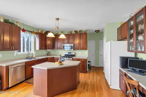 Kitchen - 69 Picadilly Dr, Jackson, NJ 08527 photo 3 of 3