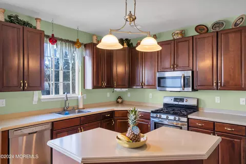 Kitchen - 69 Picadilly Dr, Jackson, NJ 08527 photo 1 of 3