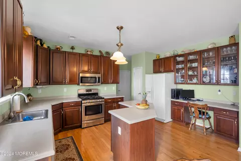 Kitchen - 69 Picadilly Dr, Jackson, NJ 08527 photo 2 of 3