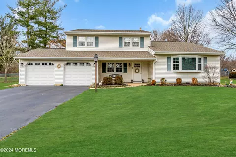 48 Woodland Dr, East Windsor, NJ 08520
