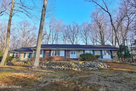 3 Homelands Dr, Colts Neck, NJ 07722