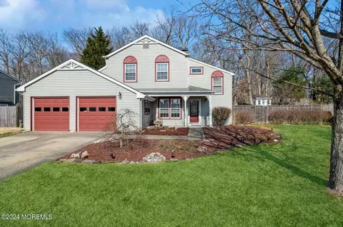 7 Bunker Hill Dr, Howell, NJ 07731