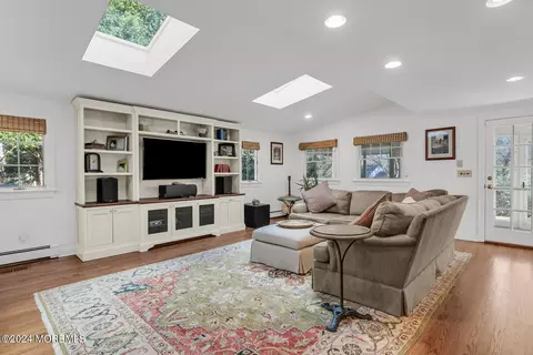 Living - 6 W Cherry Ln, Rumson, NJ 07760 photo 2 of 5