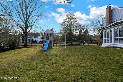 Exterior - 6 W Cherry Ln, Rumson, NJ 07760 photo 11 of 12