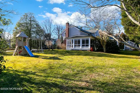 Exterior - 6 W Cherry Ln, Rumson, NJ 07760 photo 10 of 12