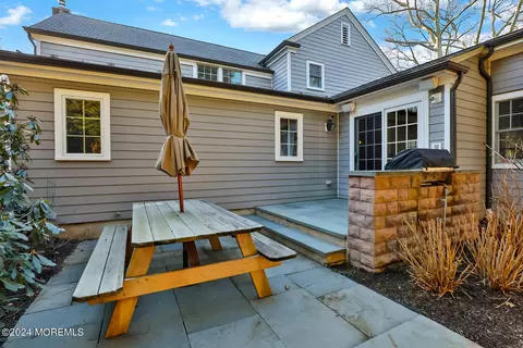 Exterior - 6 W Cherry Ln, Rumson, NJ 07760 photo 8 of 12