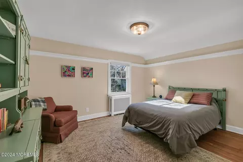 Bedroom - 6 W Cherry Ln, Rumson, NJ 07760 photo 2 of 4