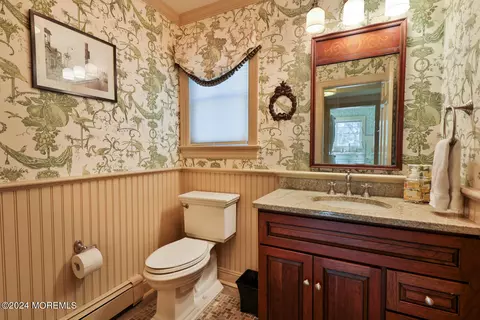 Bath - 6 W Cherry Ln, Rumson, NJ 07760 photo 1 of 3