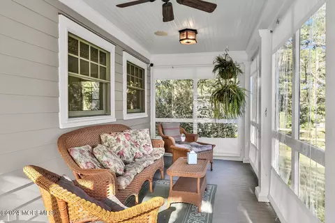 Exterior - 6 W Cherry Ln, Rumson, NJ 07760 photo 3 of 12