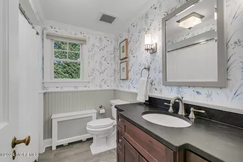 Bath - 6 W Cherry Ln, Rumson, NJ 07760 photo 3 of 3
