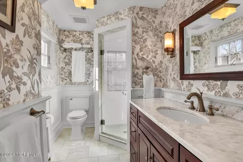 Bath - 6 W Cherry Ln, Rumson, NJ 07760 photo 2 of 3