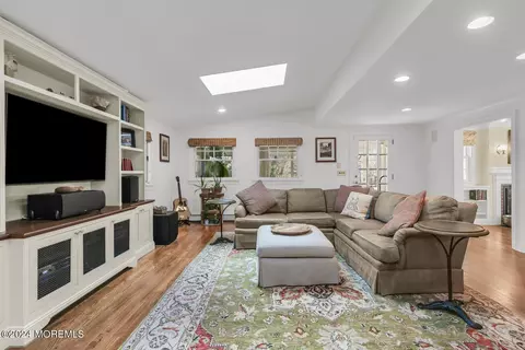 Living - 6 W Cherry Ln, Rumson, NJ 07760 photo 3 of 5