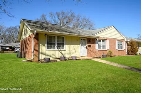 56 A Buckingham Dr, Lakewood, NJ 08701