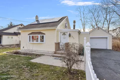 960 Greenwood Ave, Keyport, NJ 07735