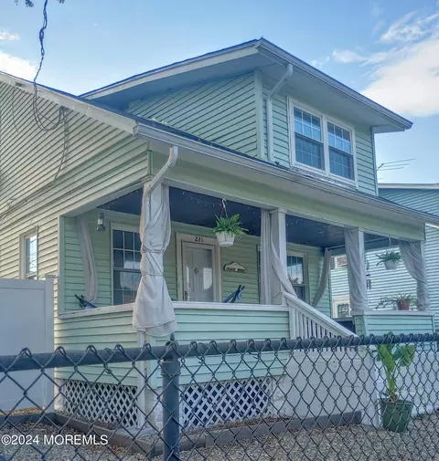 221 Ocean Ave, North Middletown, NJ 07748