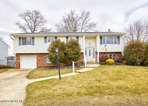 80 Wynnewood Ct, Freehold, NJ 07728