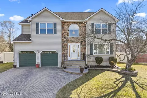 20 Deborah Ln, Howell, NJ 07731