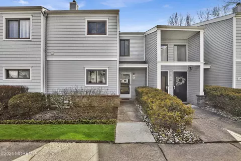 9 Beverly Ct, Tinton Falls, NJ 07724