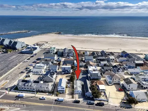 112 Ocean Ave, Point Pleasant Beach, NJ 08742
