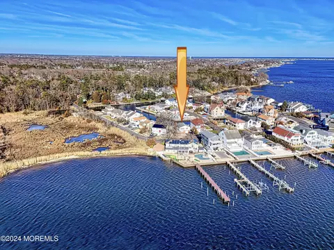 25 Island Dr, Brick, NJ 08724
