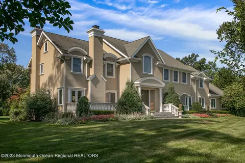 35 Rosewood Dr, Shrewsbury, NJ 07702