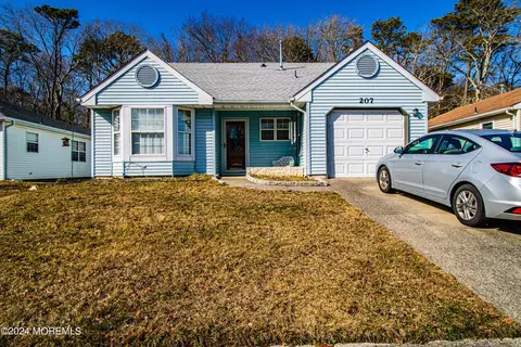 207 Danbury Dr, Little Egg Harbor, NJ 08087