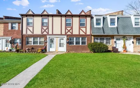 53 Briar Mills Dr, Brick, NJ 08724