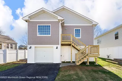 56 Oak St, Keansburg, NJ 07734