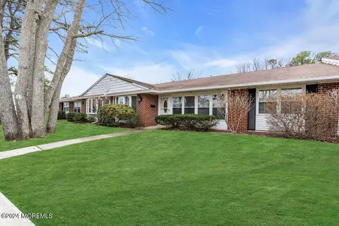 1057 Argyll Cir #B, Lakewood, NJ 08701