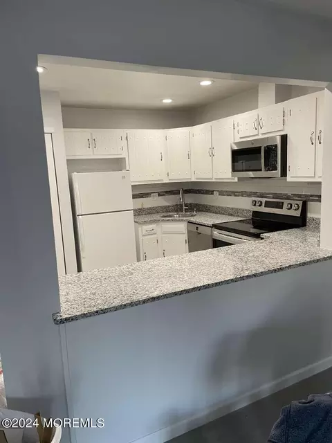 48 Manchester Ct, Red Bank, NJ 07701