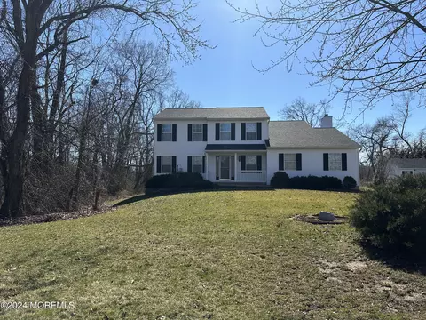28 Galloping Brook Rd, Allentown, NJ 08501