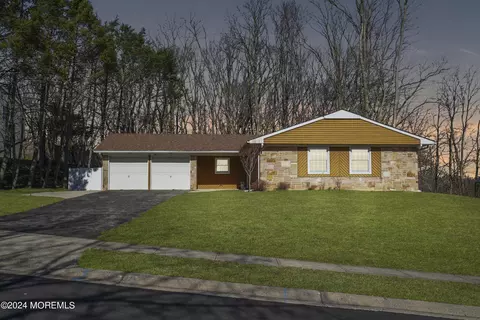 31 Innerhill Ln, Aberdeen, NJ 07747