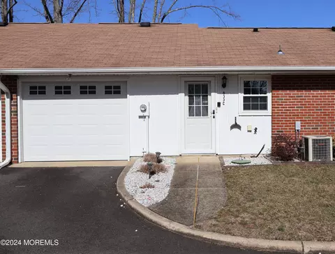 833 Inverness Ct # C, Lakewood, NJ 08701